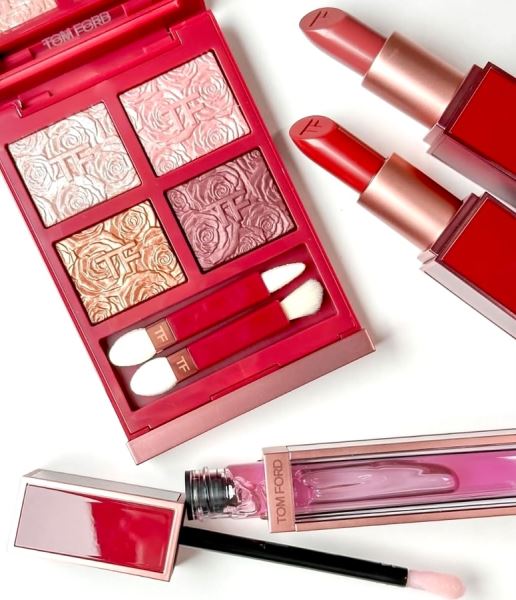 Rose Exposed коллекция весны 2025 от Tom Ford