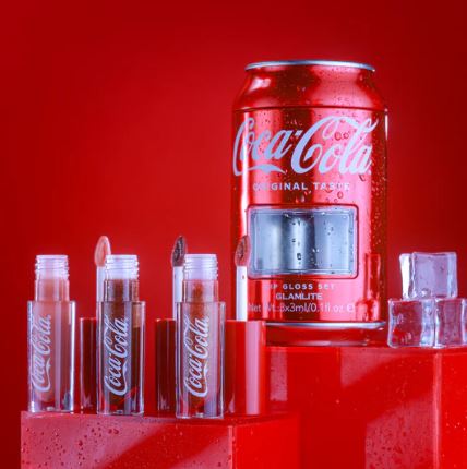 Кола возвращается: новая коллекция Coca-Cola & Glamlite