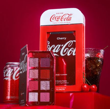 Кола возвращается: новая коллекция Coca-Cola & Glamlite