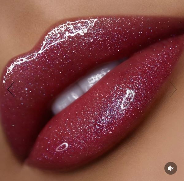 Весенние новинки от YSL, Chanel, Dior, Pat Mcgrath, Rabanne и Givenchy