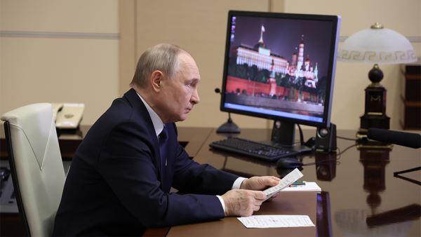 Путин и Герасимов провели встречу после доклада об освобождении Курской области