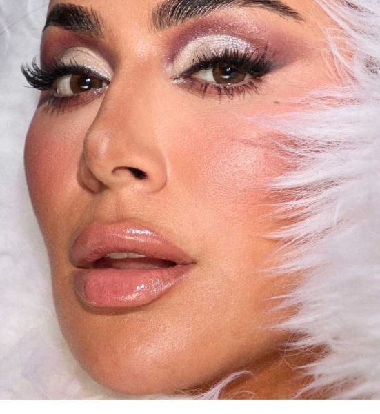 Новая и шикарная Huda Beauty Icy Nude Eyeshadow Palette