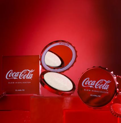 Кола возвращается: новая коллекция Coca-Cola & Glamlite