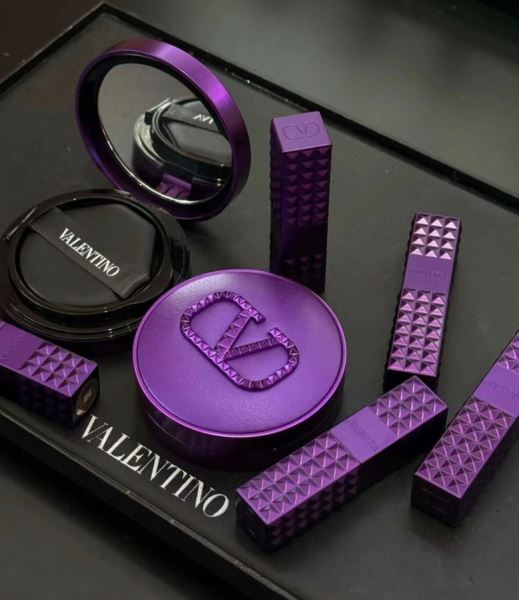 Весенние коллекции от Chantecaille, Valentino Beauty и Clarins