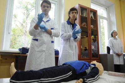 Медицина вошла в TOP3 направлений для поступления у выпускников школ 2025 года