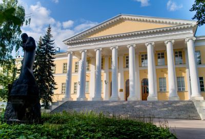 Минздрав раскрыл зарплаты руководителей подведомственных организаций