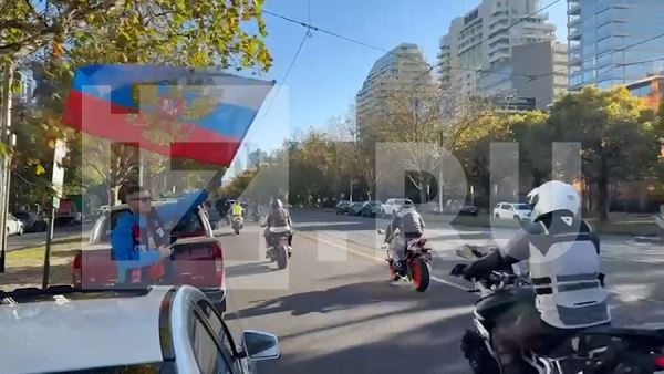 Австралийский мотоклуб «Ночные волки» провел мотопробег в честь годовщины Победы