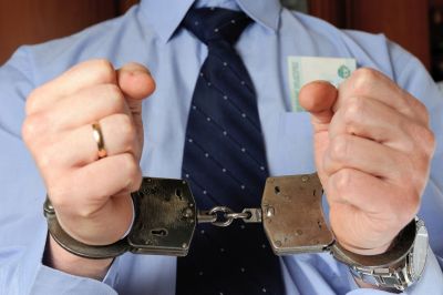 Гендиректора сети клиник «Меги» задержали за дачу взятки сотруднику Госжилстройнадзора